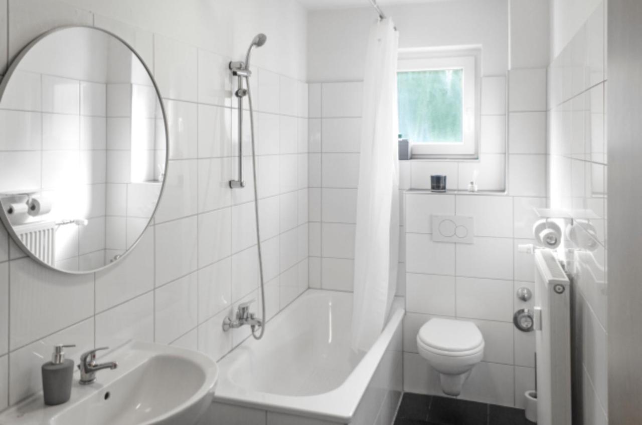 Апартаменты Relax Oasis With 65 Smarttv, Kitchen And Balcony Дуйсбург Экстерьер фото